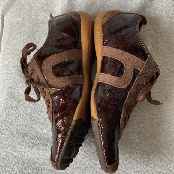 NICE Mosaic faux glossy leather Made in USA brown sneakers Size EU 42, US 10 - Picture 3 of 9